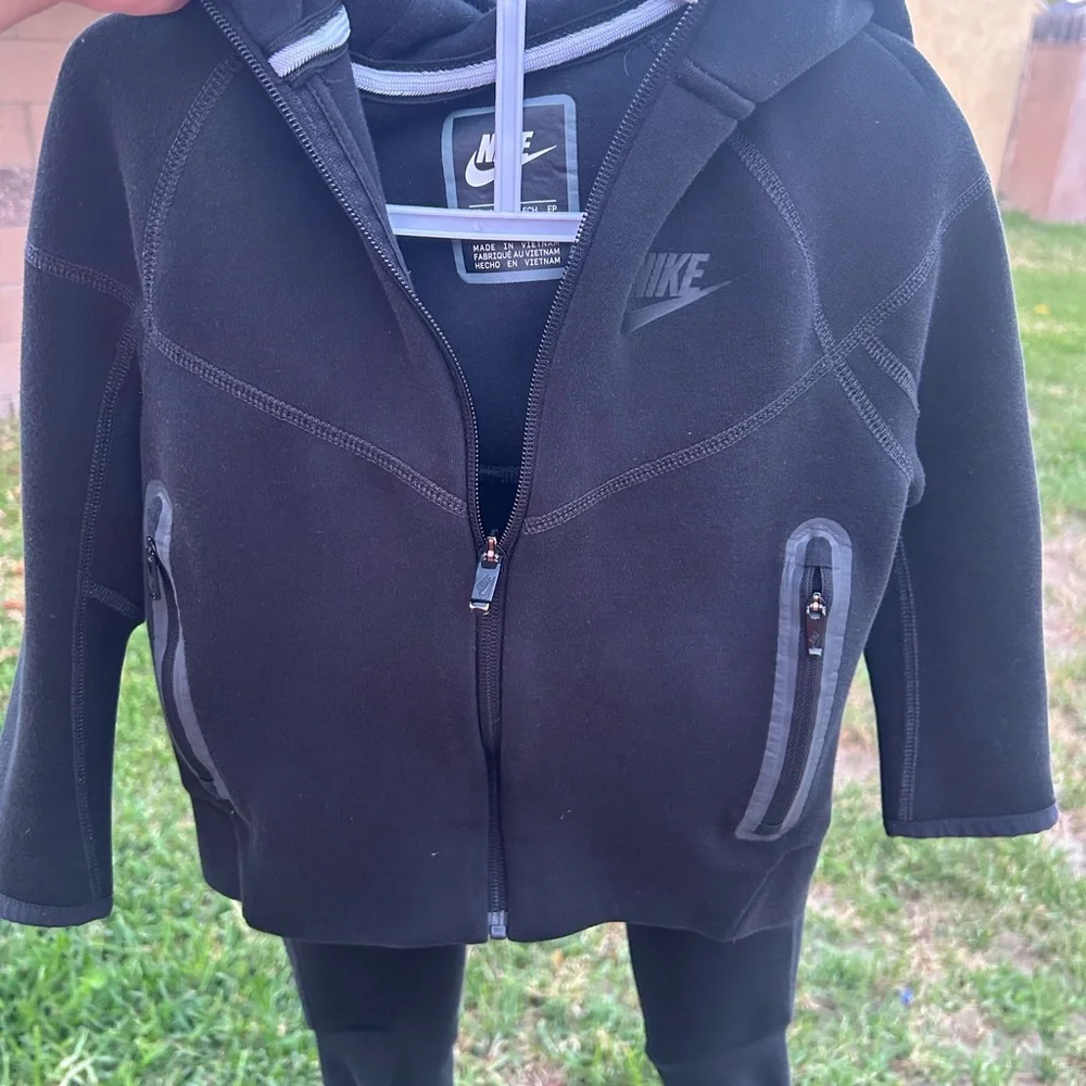 Nike tech Kids Black Hooded Full-Zip and pant Set - Picture 6 of 10